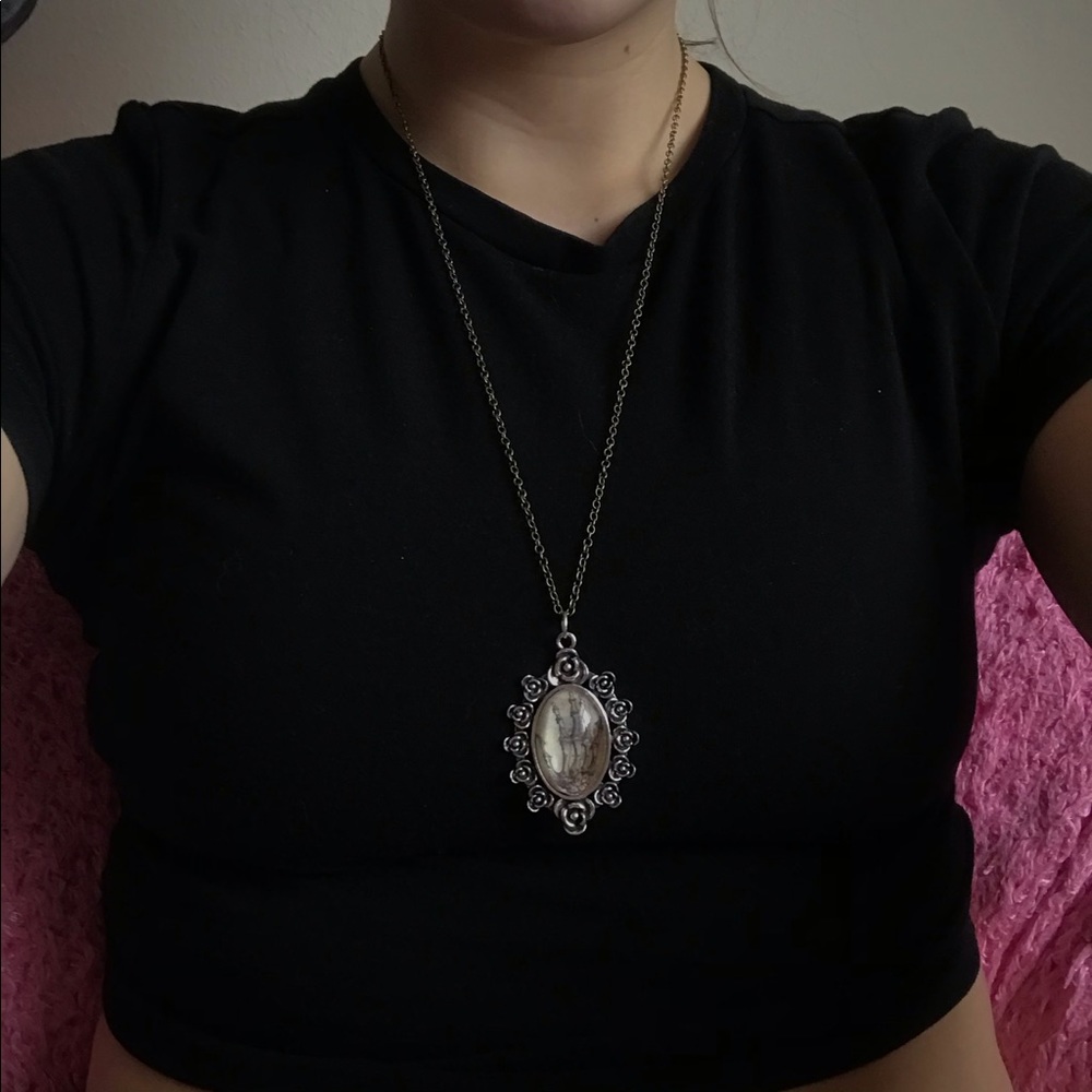 Skeleton Hand Necklace - Picture 4 of 4